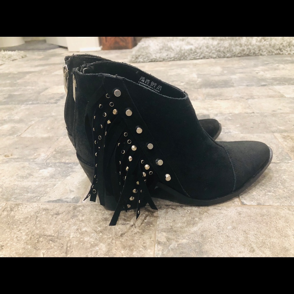 BLACK FERGIE BOOTIES SIZE 7.5